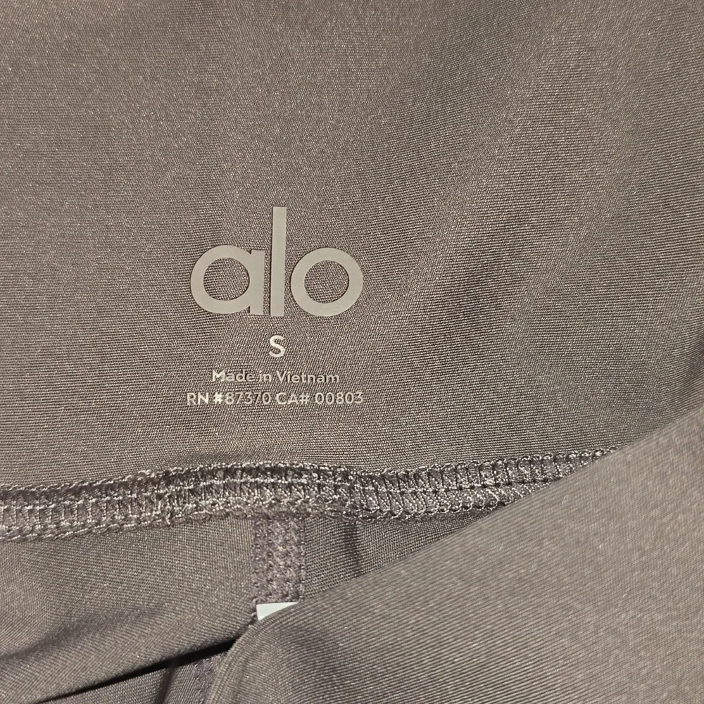 Alo Yoga FLAW 7/8 High-Waist Airlift Legging In Mushroom Small $134 *Minor FLAW* - Picture 10 of 16
